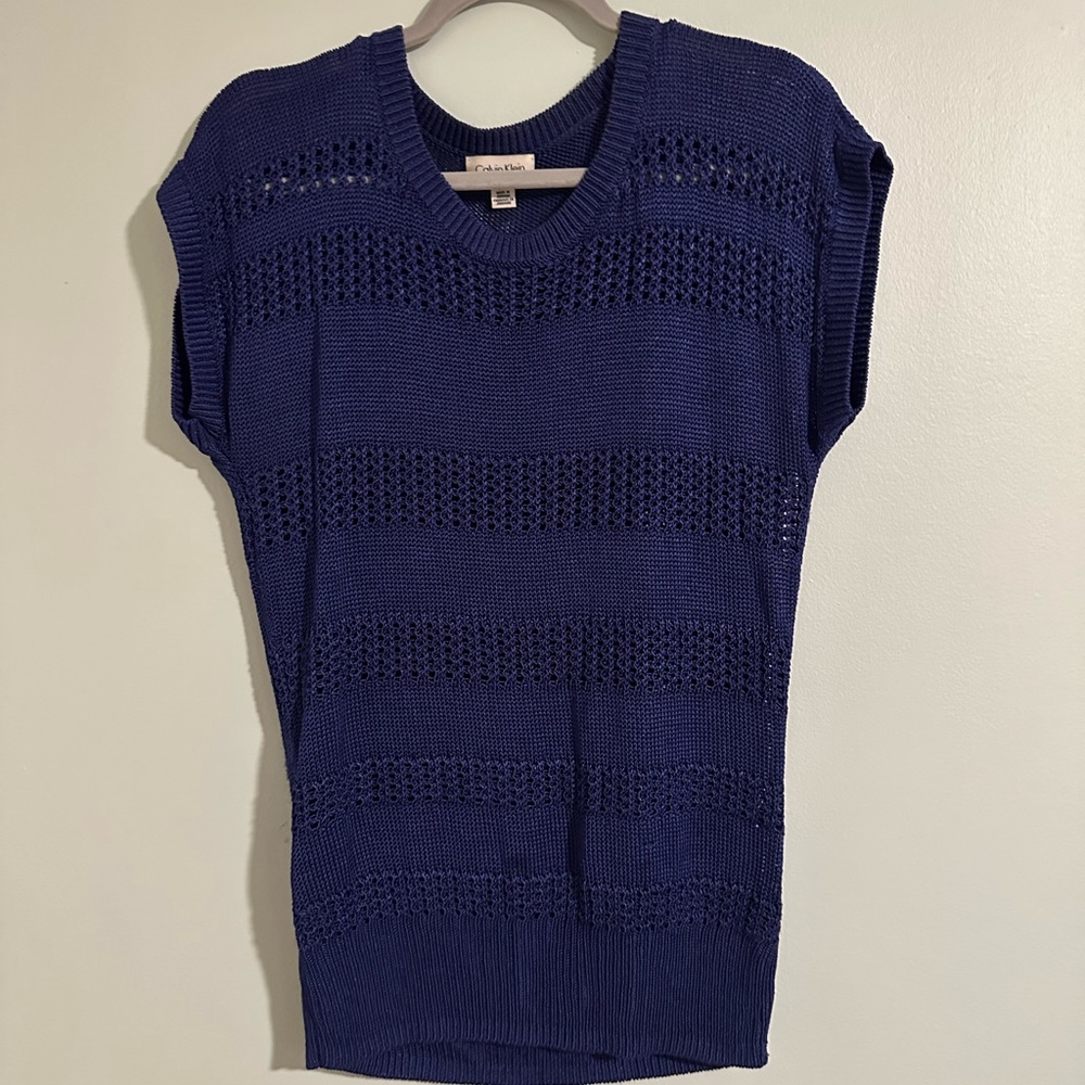 Calvin Klein short sleeve knit in Purple. Size S, runs big and wears like a M